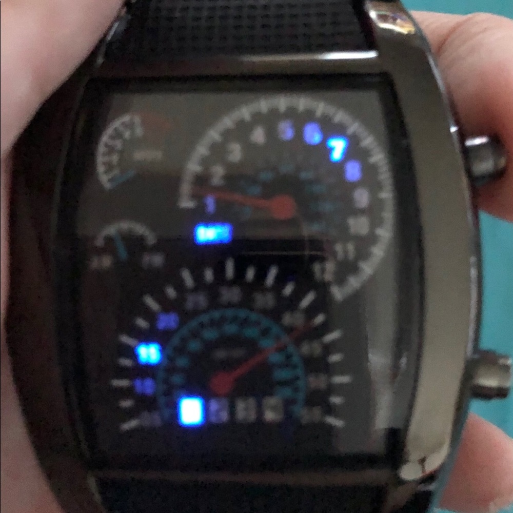 Men’s Watch - Picture 2 of 5